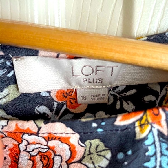 LOFT PLUS Floral Button Back Blouse with Split Overlapping Flutter Sleeves - Picture 13 of 13